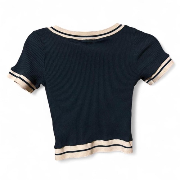 Forever 21 Navy and Cream V-Neck Crop Top - Picture 5 of 9